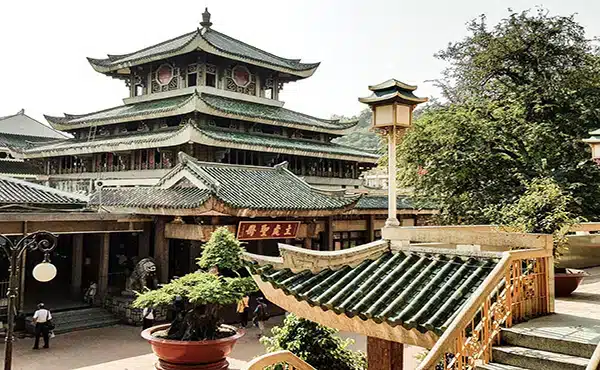 thuê xe đi chùa minh tiến travel