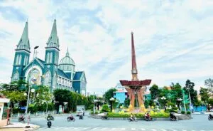 Thuê Xe 4 Chỗ Có Tài Xế Đi TP Thủ Dầu Một