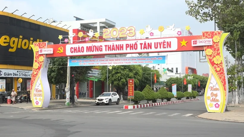 Giá Thuê Xe 4 Chỗ Có Tài Xế Đi Tân Uyên